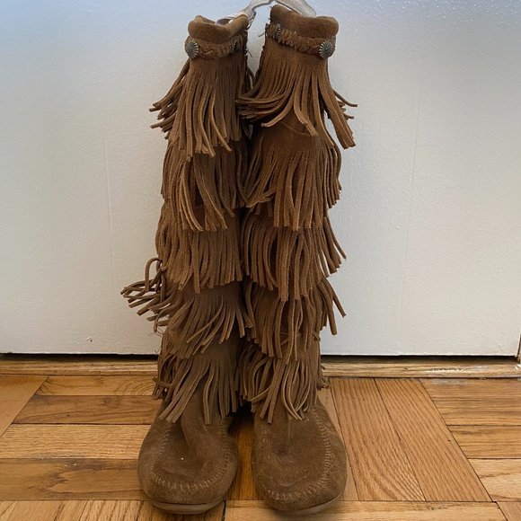 Minnetonka Shoes - Minnetonka 5-Layer Fringe Boot